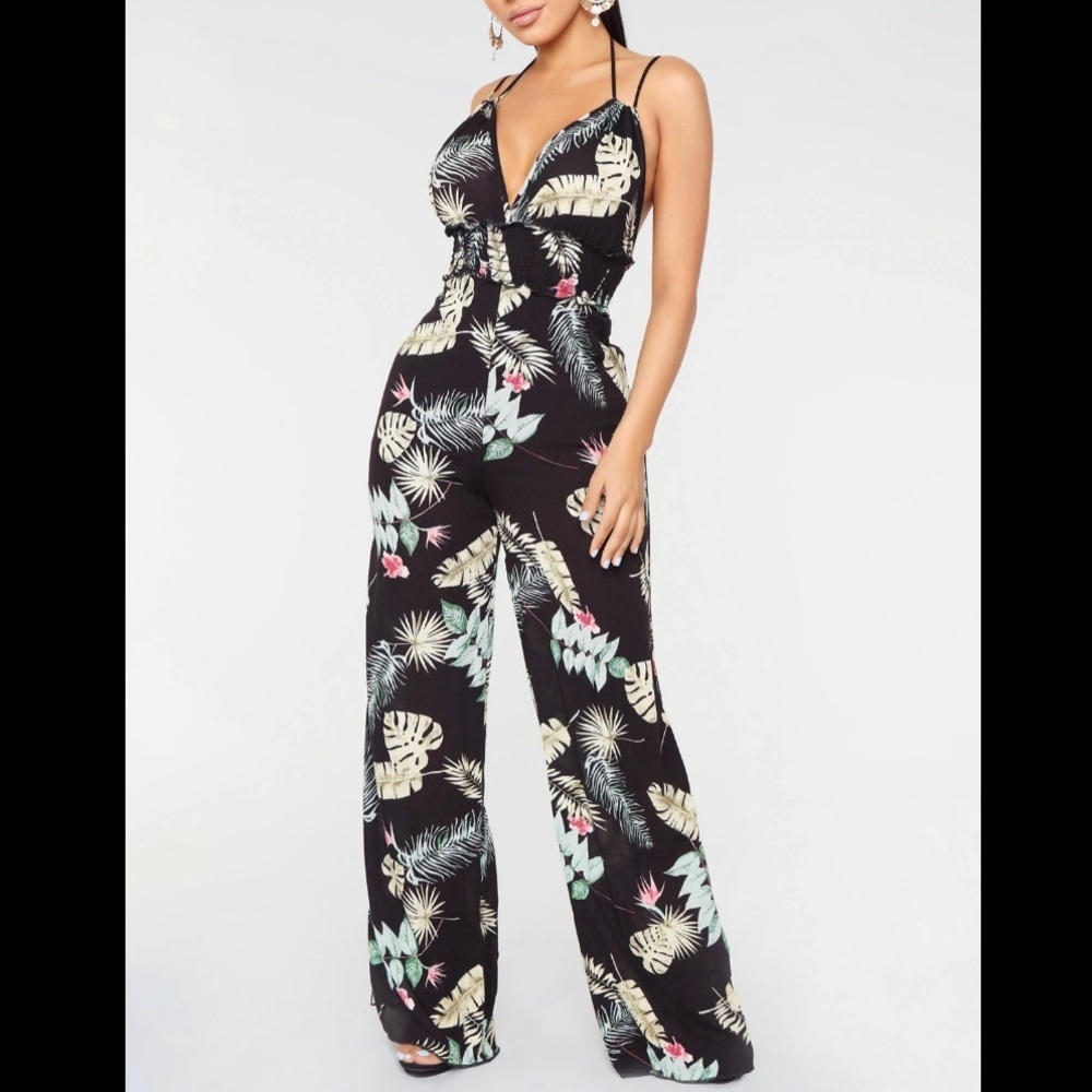 FASHION NOVA || Tropical Floral Strappy Jumpsuit in Black Multicolor - SZ XS